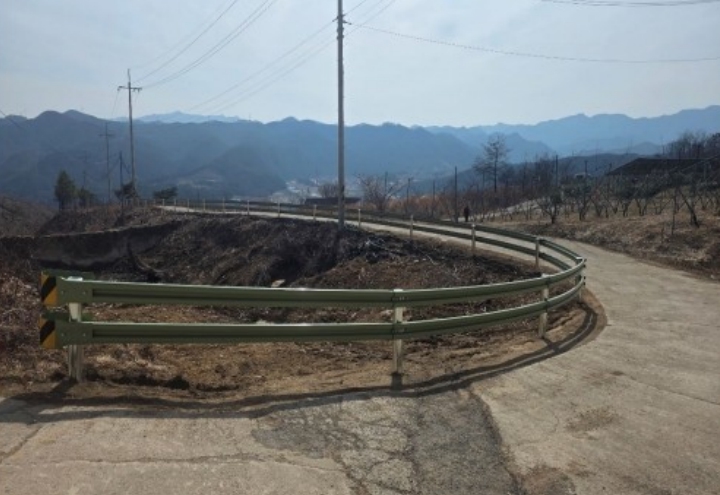 영덕군, 산불 피해 도로 시설물 복구로 교통안전 강화