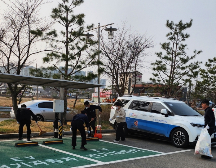안성시시설관리공단 교통약자지원팀, 안전한 환경 조성 및 이용객 편의를 위한 주변 환경 정화 활동 첫 실시