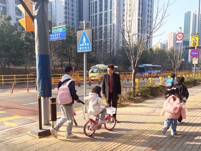 인천 중구, ‘2026 새 학기 등굣길 교통안전 현장점검’ 대장정 마무리