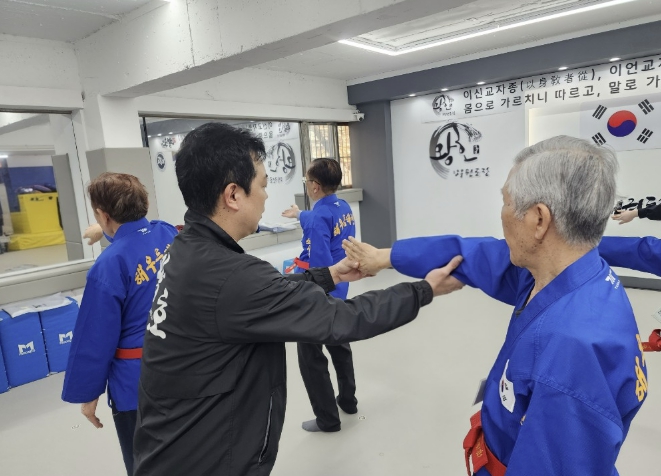 부천시, '해우름 태권단'으로 치매 어르신 활력 증진