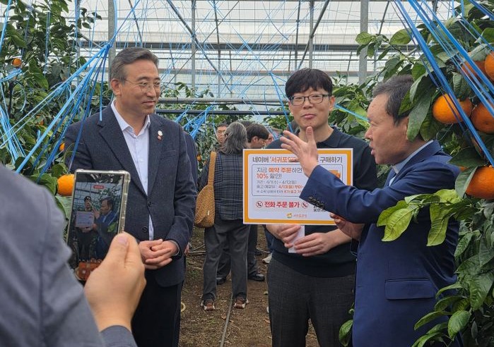 오순문 서귀포시장, 황창연 신부와 함께 만감류 소비 촉진 특급 호흡