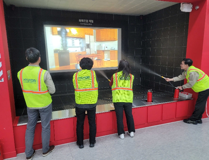 가상현실(VR)로 배우는 안전…강동구, 중대재해 '제로(Zero)'에 도전