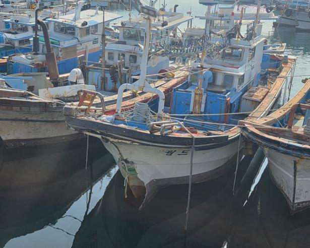 여수시, 국동항 방치선박 정비·제재 본격 착수
