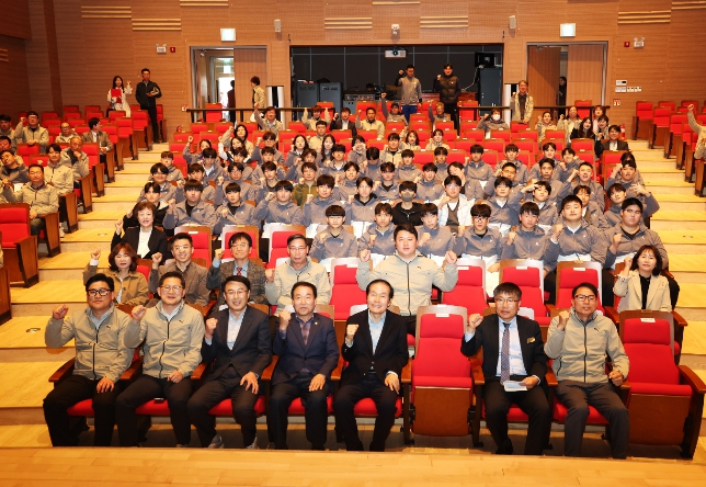 의성군의회 최훈식 의장, 경북도민체전 결단식·개회식 참석... 선수단 격려