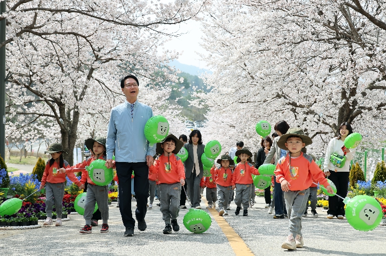 고창군, ‘봄, 봄, 봄’ 제4회 고창 벚꽃축제 3일 개막 