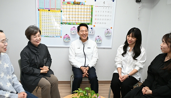 오세훈 시장, '구립석관동 꿈나무키우미돌봄센터' 주말돌봄 현장 방문
