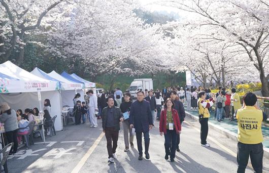 목포시 봄을 걷고, 추억을 담다…2026 유달산 봄축제, 호응 속 마무리

