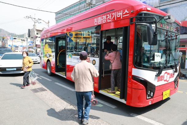의령 ‘빵빵버스’ 한 달…이용객 30%↑, 일상·상권 변화 뚜렷