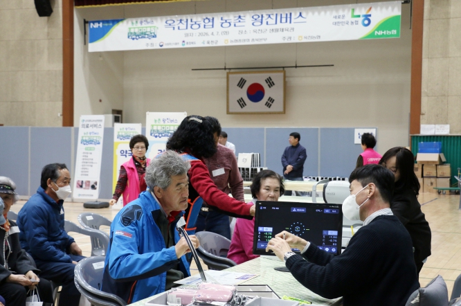 옥천군, 의료 사각지대 해소를 위한 '농촌 왕진버스' 운영