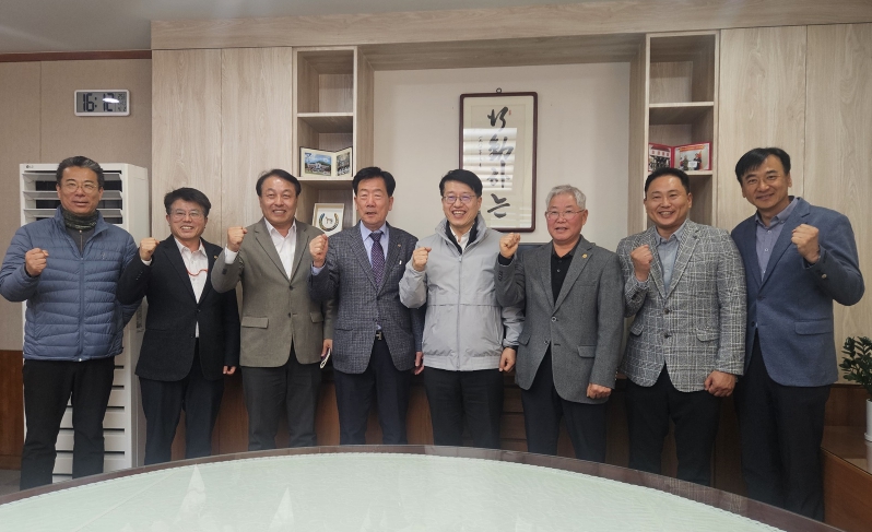 경기도, 한우산업 위기 극복 위해 현장과 맞손…사료비 경감 등 대책 추진