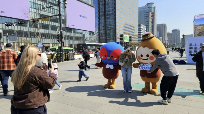 가평 캐릭터 갓평이와 송송이… "서울 도심 진출"