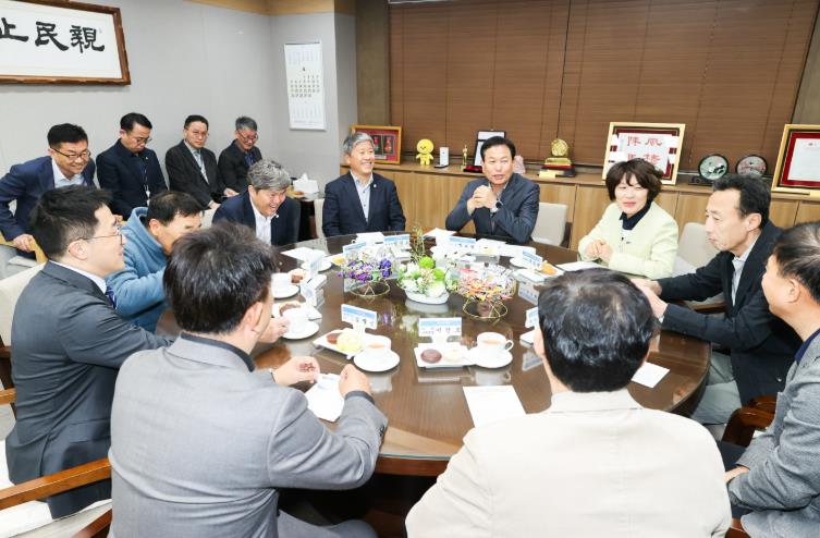 구미시의회, 2025회계연도 결산검사위원 위촉 “재정 투명성 강화”