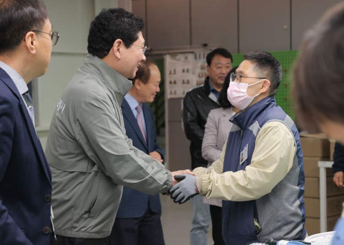 이상일 용인특례시장, 장애인직업재활시설 성만원 방문