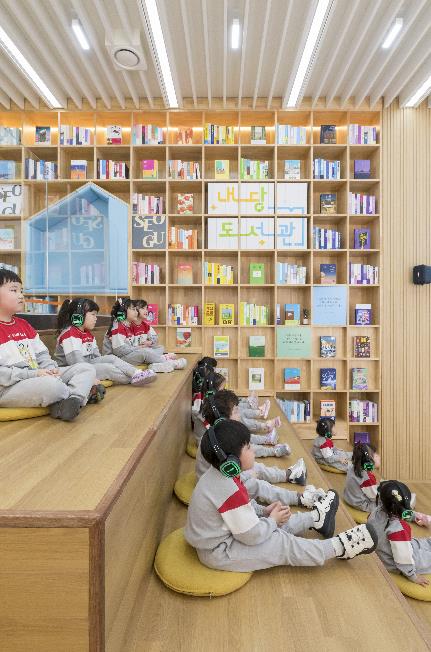 서구청 책을 넘어 체험과 힐링의 문화공간으로 신개념 도서관으로 정착하는 내당도서관