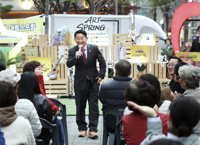 로데오거리 '지붕 없는 미술관' 변신… 대전 서구 '아트스프링' 성황