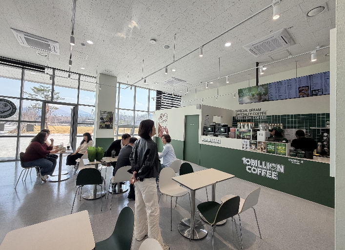 평창군, 자활사업단 '백억커피' 평창올림픽플라자에 문 열어