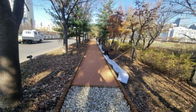 광명시, '안양천 맨발 뚜벅 길' 새 단장