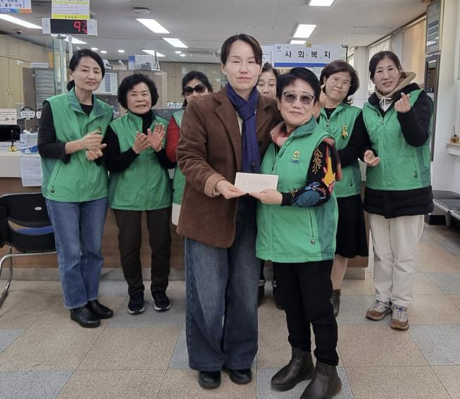 과천시 과천동 새마을부녀회, 일일찻집 수익금으로 꿀벌마을 돕는다