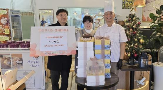 아산시 지구빵집, 아인하우스 원아들을 위한 크리스마스 케이크 후원