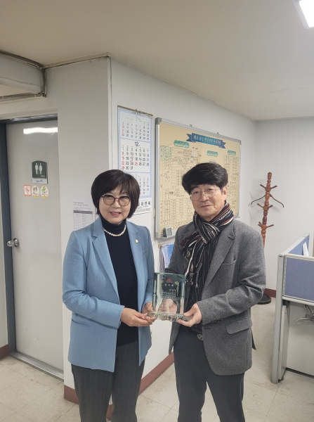 수성구의회, 매호효성백년가약아파트 입주민,대구 수성구의회 황혜진 의원에게 감사패 전달