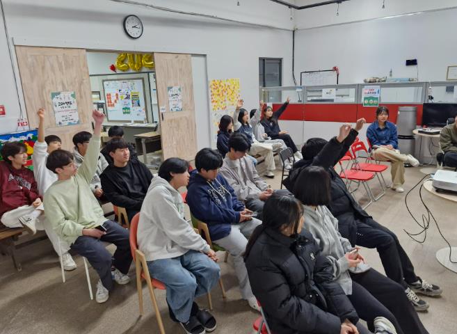 완주군청소년센터 ‘고래’ 졸업 축하 행사 열어