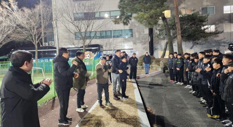 영광군의회 산업건설위원회, 영광FC 전지훈련장 찾아 선수단 격려