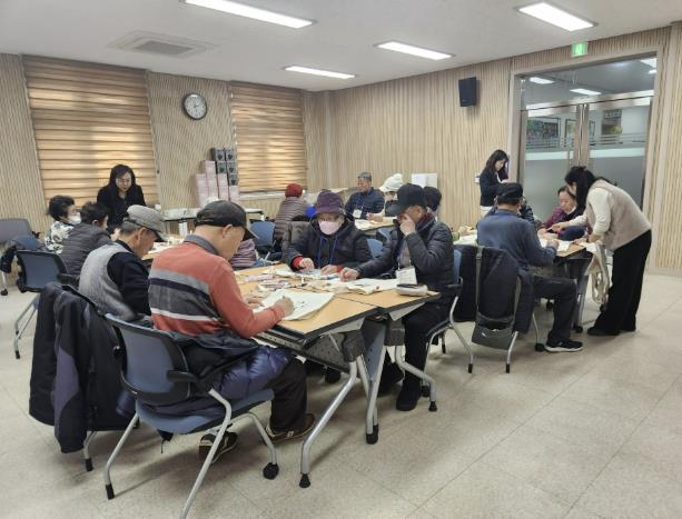 2025년 상주시 치매어르신쉼터 '두뇌 똑! 똑! 기억력 교실' 운영