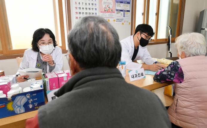 오지마을 어르신 건강 주치의 화천 행복노년 순회진료 추진