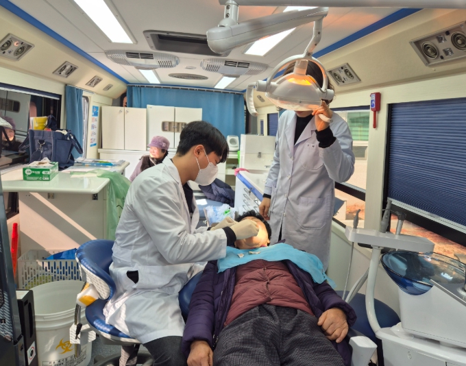 고흥군 보건소, 찾아가는 구강 이동 버스‘큰 호응’