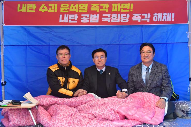 완주군의회 이주갑 의원, 윤석열 파면 촉구 단식 농성 돌입
