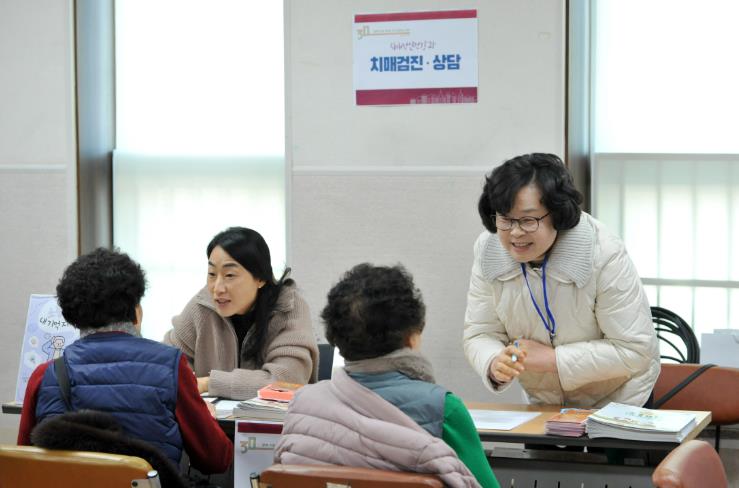 연수구, 어르신 방문행사 연계 ‘치매 조기검진 서비스’
