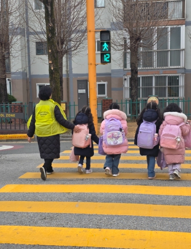 광주광역시교육청, ‘교통안전 지킴이’ 배치…학생 등하굣길 지원 