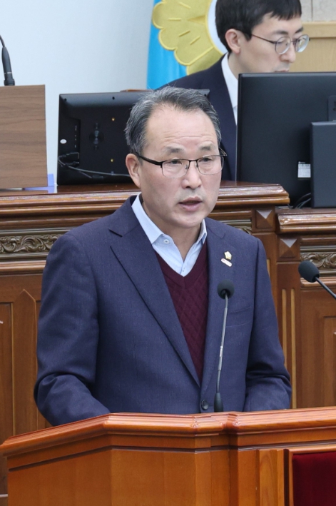 창원시의회 강창석 의원, 대표 문화거리 가로수길 주차 해소 당부