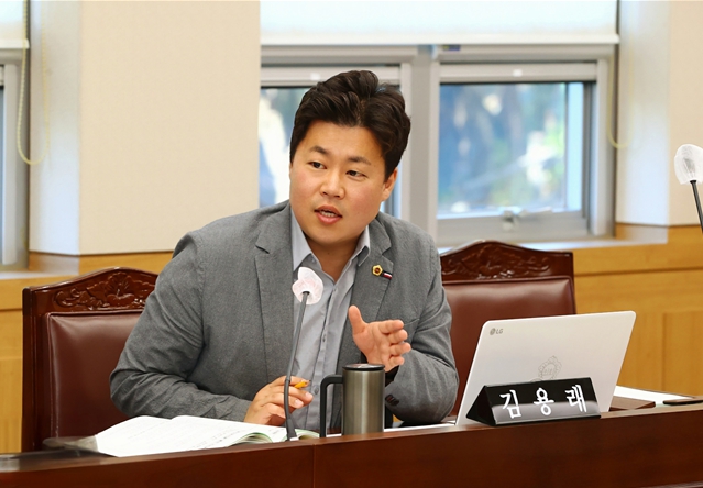“김용래 강원도의원, 강원특별자치도 인공지능산업 육성 및 지원 조례안 상임위 통과”