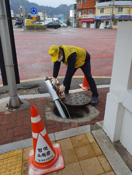 목포시, 해빙기 모기유충 구제 방역소독 시행