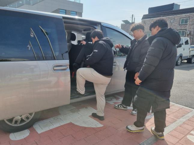 옥천군장애인복지관, 면 지역 거주 장애인을 위한 셔틀차량 확대 운행 호응