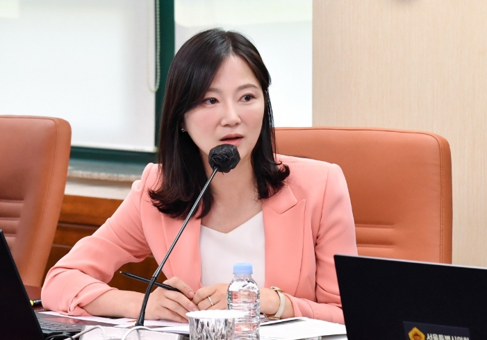 “단순 벌레 혐오 아냐” 서울시의회, 전국 최초 러브버그 방제 조례 제정