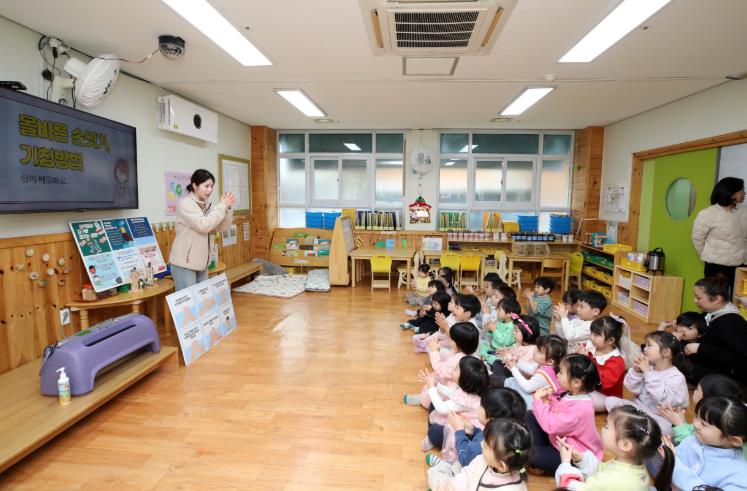 무주군, 감염병으로부터 군민 건강 지킨다! 찾아가는 교육부터 예방접종 및 검사 지원 등 