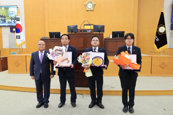 충주시의회 박해수·강명철·채희락 의원, 2025 혁신리더대상 수상