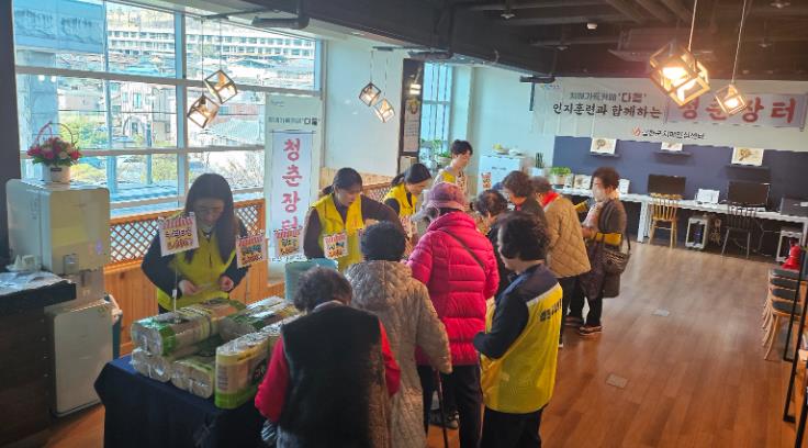 합천군, 치매가족과 함께하는‘청춘장터’운영

