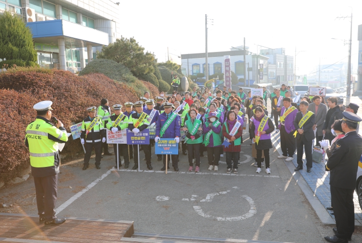 신안경찰서, 개학철 맞아 교통사고 및 학교폭력 예방 민·관·경 합동 캠페인 실시