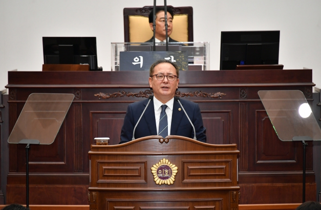 정규헌 경남도의원, 교착상태 웅동1지구 개발사업 도정질문 나서