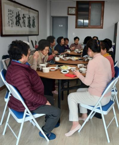 강진군, 마을경로당 입식 테이블 지원 식사편의 증진
