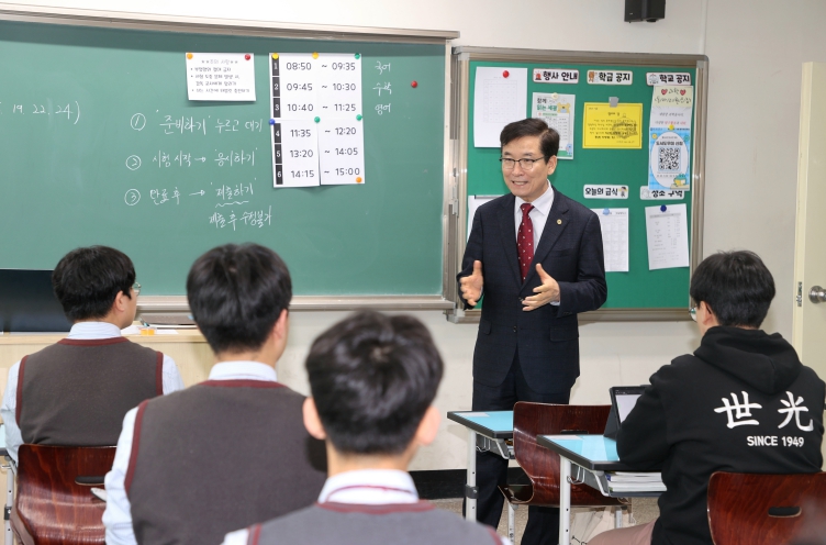 윤건영 충북교육감, 다채움 진단검사 참관 위해 세광중과 남성초 방문