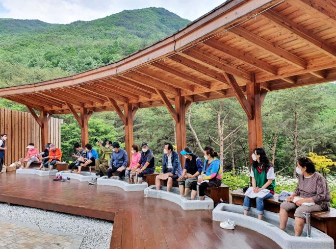거창 항노화힐링랜드 산림치유·숲해설 프로그램 운영
