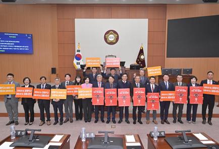 강릉시의회, 강원FC 시즌권 단체구매 릴레이 동참 