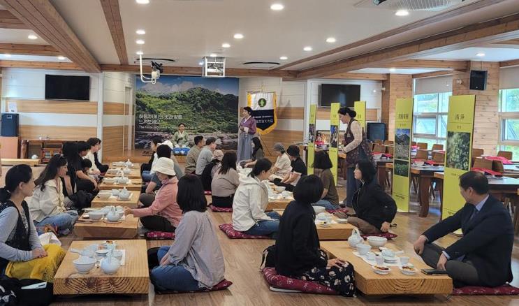 하동야생차문화축제 기획 5월의 별천지 하동, 찻향에 실어 보내는 다정(茶情)한 안부