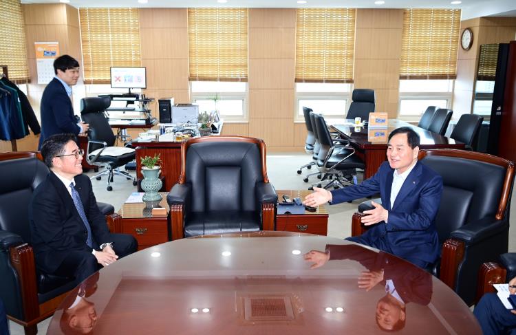 배낙호 김천시장, 김천혁신도시 이전 공공기관 방문
