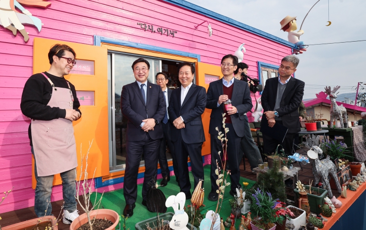 행안부 장관, 안동 신세동 벽화마을 ‘청년 마을기업’ 현장방문