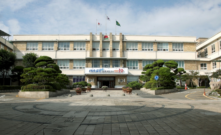 인천 중구, 반려견과 주민 안전을 위해 광견병 예방 접종하세요!